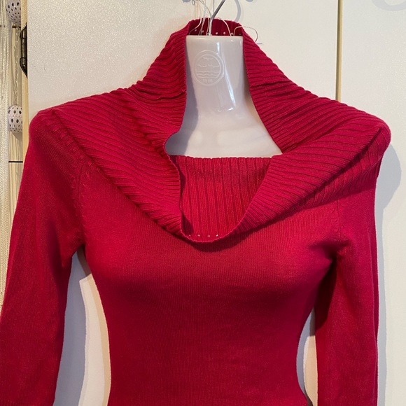 Seduction Fuchsia Off Shoulder Ribbed Sweater Size XS - Picture 11 of 15